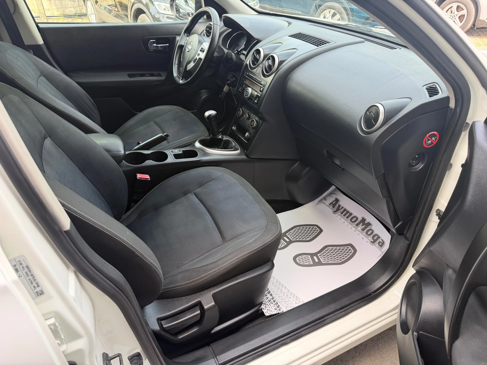 Nissan Qashqai 1.6 I 115 K.C., снимка 9 - Автомобили и джипове - 54777516