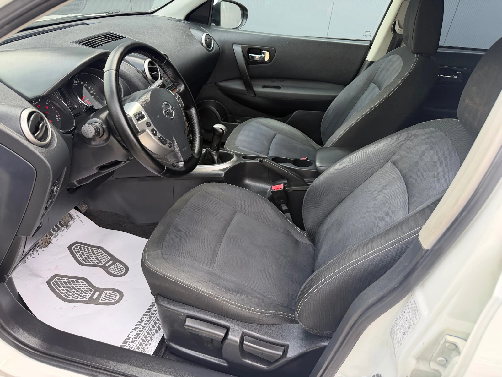 Nissan Qashqai 1.6 I 115 K.C., снимка 8 - Автомобили и джипове - 54777516