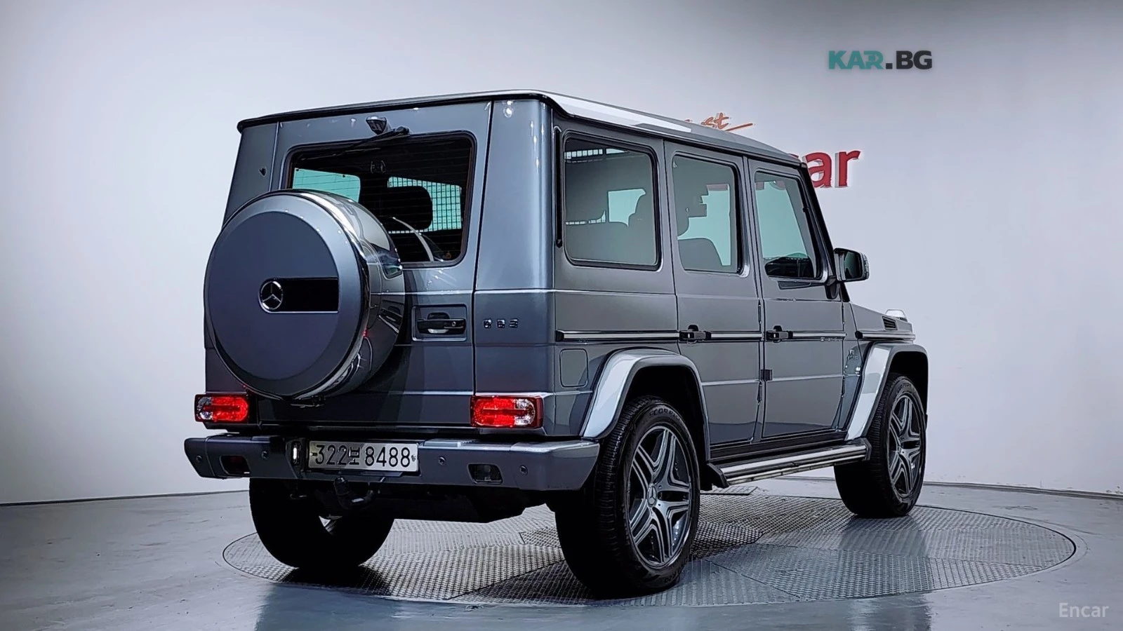 Mercedes-Benz G 63 AMG* МОНИТОРИ* КОЖА* ПАНО* НАВИ* ОБДУХВ, снимка 2 - Автомобили и джипове - 55208377