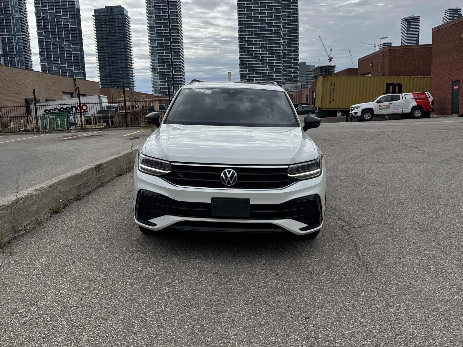 VW Tiguan Comfortline R-Line Black Edition / АВТОКРЕДИТ, снимка 5 - Автомобили и джипове - 56088310