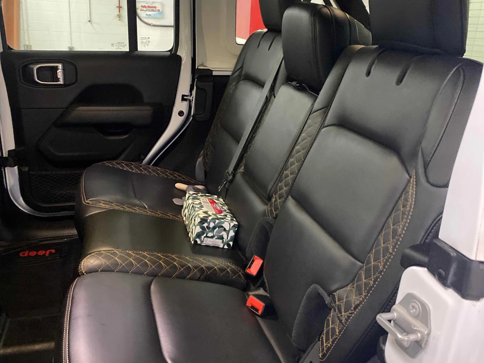 Jeep Wrangler Unlimited High Altitude * CARFAX * ПОДГРЕВИ *  , снимка 13 - Автомобили и джипове - 56133165