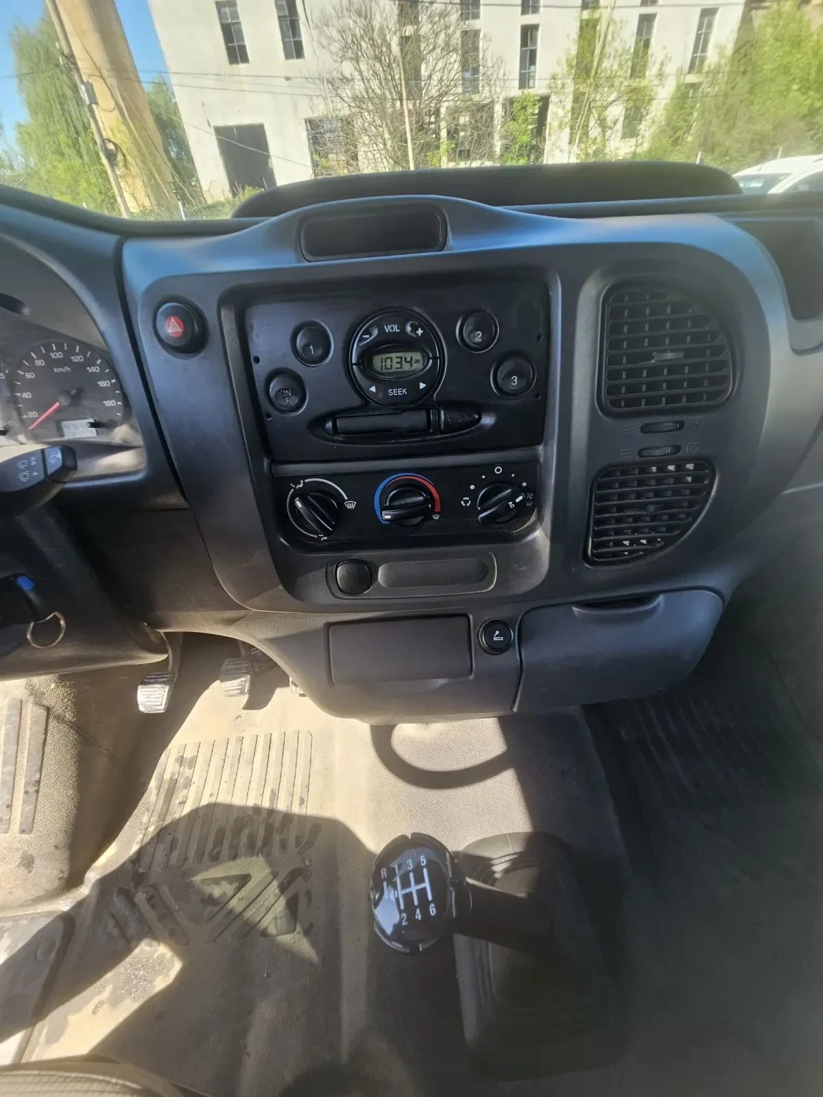 Ford Transit 2.4 TDI - изображение 8