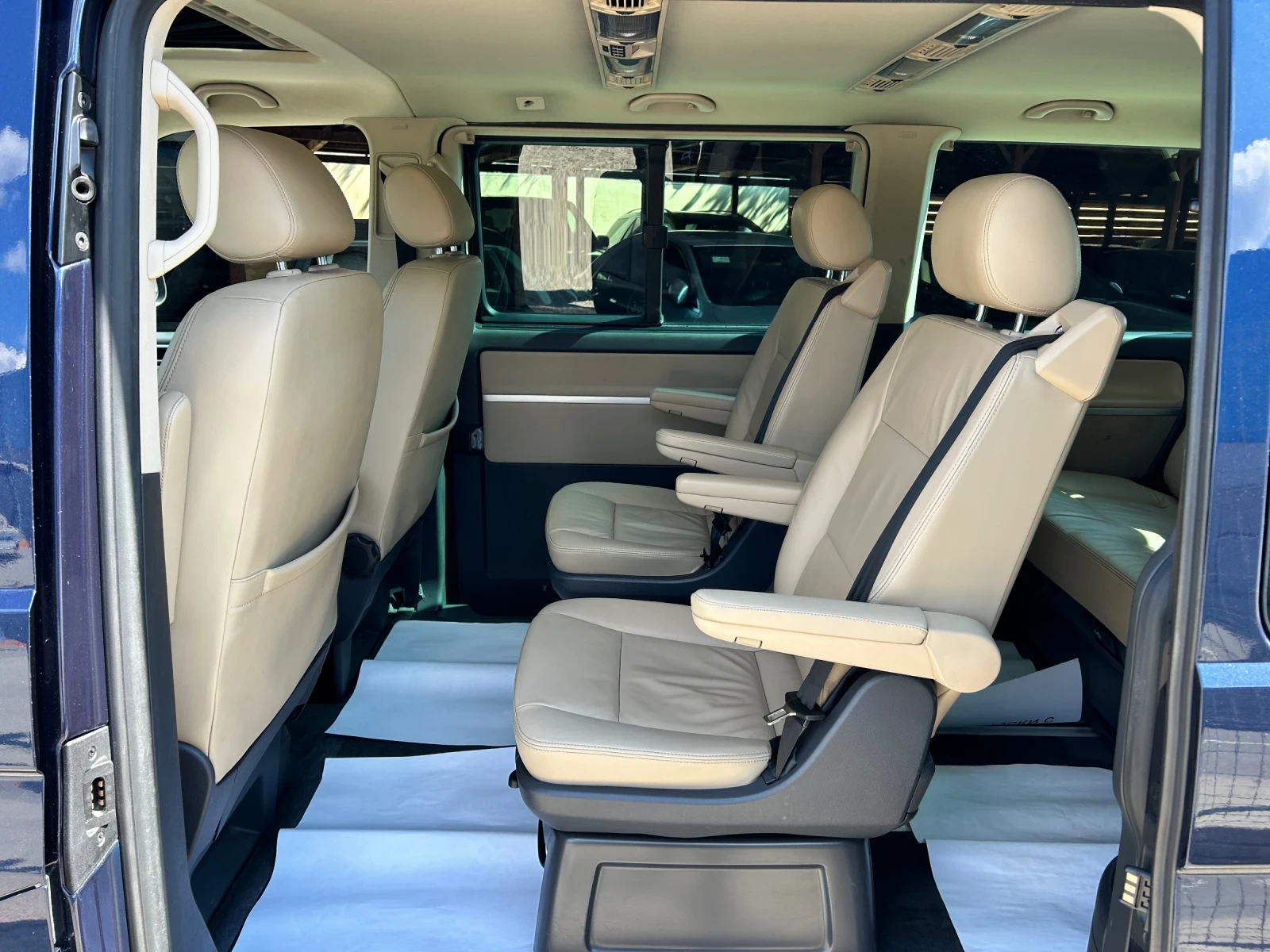 VW Multivan 2.0TDI 4MOTION HIGHLINE, снимка 17 - Бусове и автобуси - 54909272
