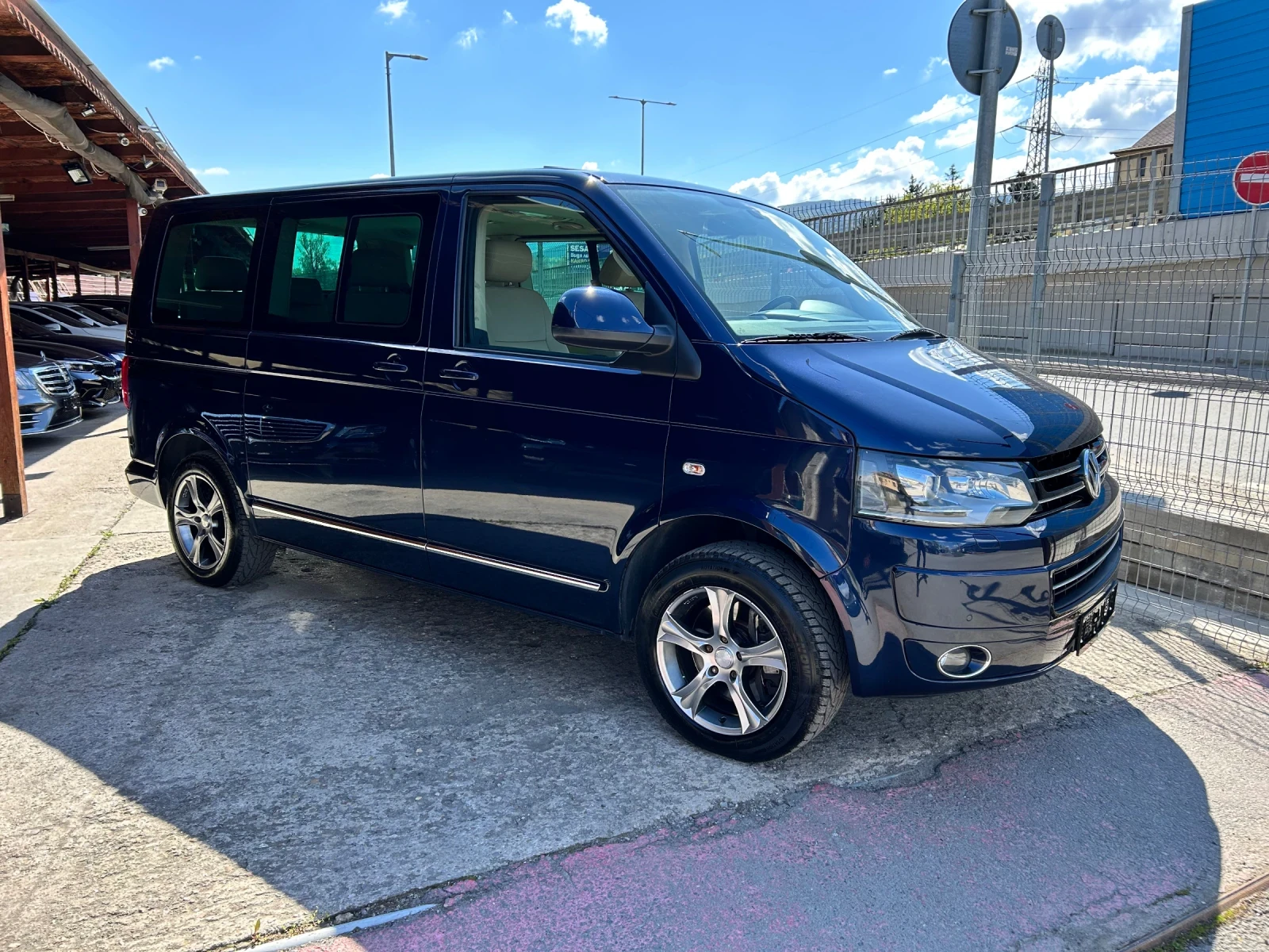 VW Multivan 2.0TDI 4MOTION HIGHLINE, снимка 4 - Бусове и автобуси - 54909272