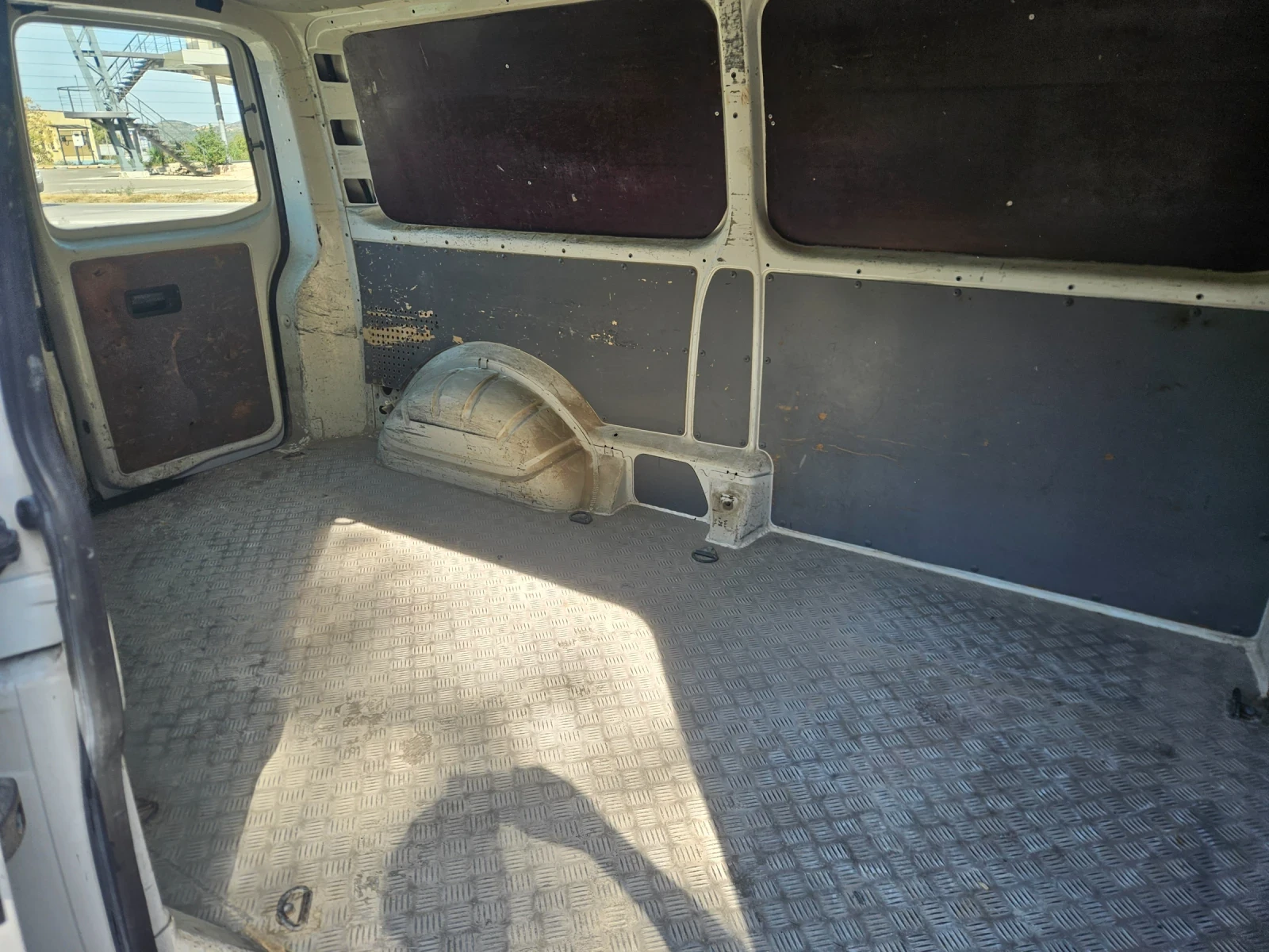 VW T5 2.5 МАКСИ 4Х4, снимка 12 - Бусове и автобуси - 56436661