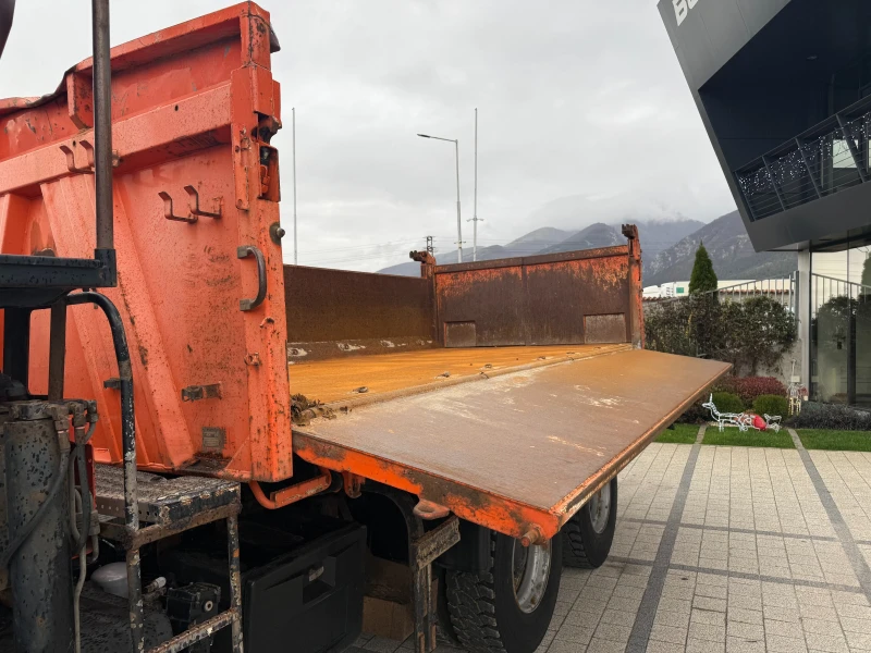 Man Tga 33.350 6X4 Самосвал с кран Клима Бордматик, снимка 7 - Камиони - 52575422