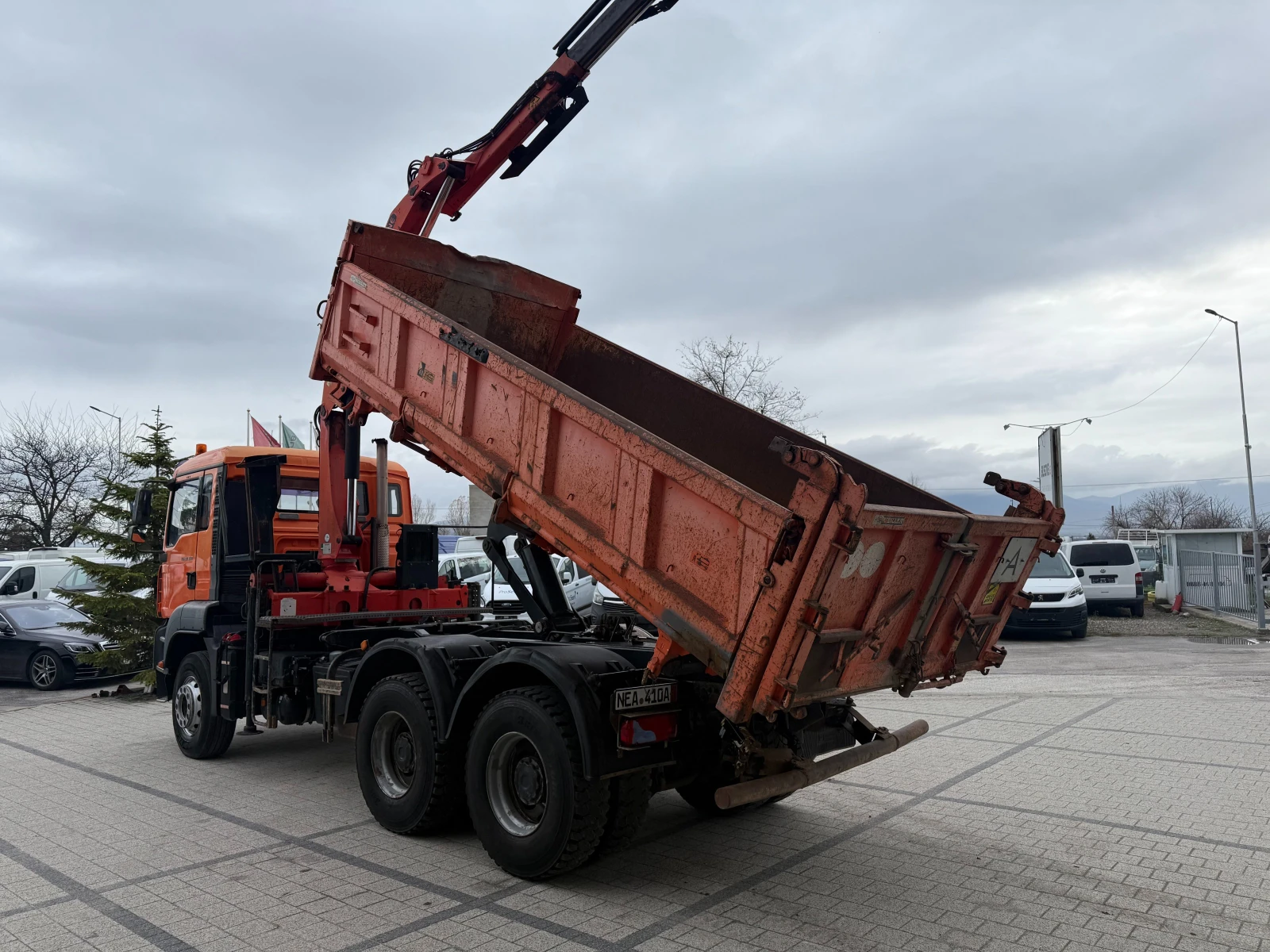 Man Tga 33.350 6X4 Самосвал с кран Клима Бордматик - изображение 5