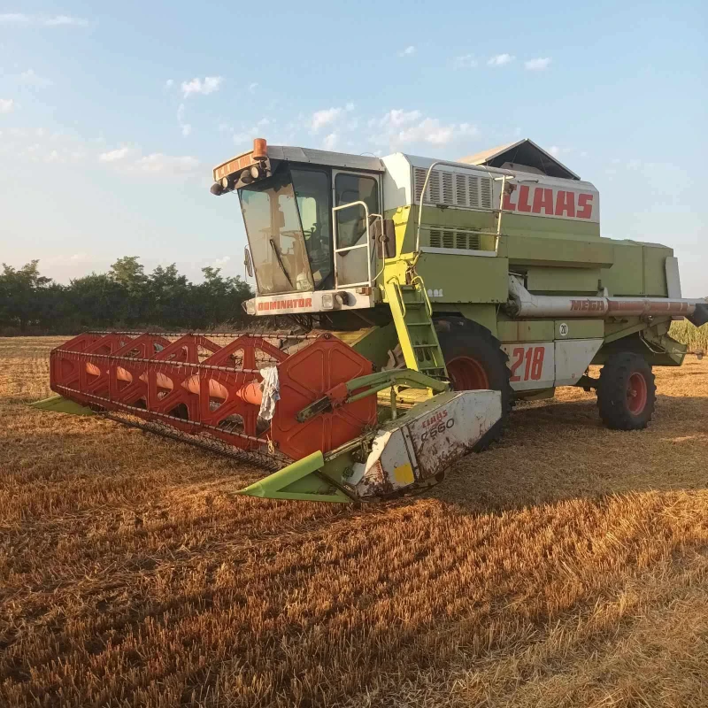 Комбайн Claas mega 218, снимка 2 - Селскостопанска техника - 49029273