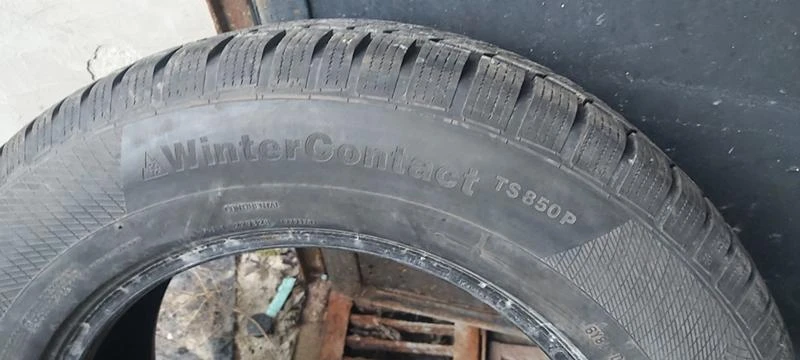 Гуми Зимни 235/65R17, снимка 7 - Гуми и джанти - 31495654