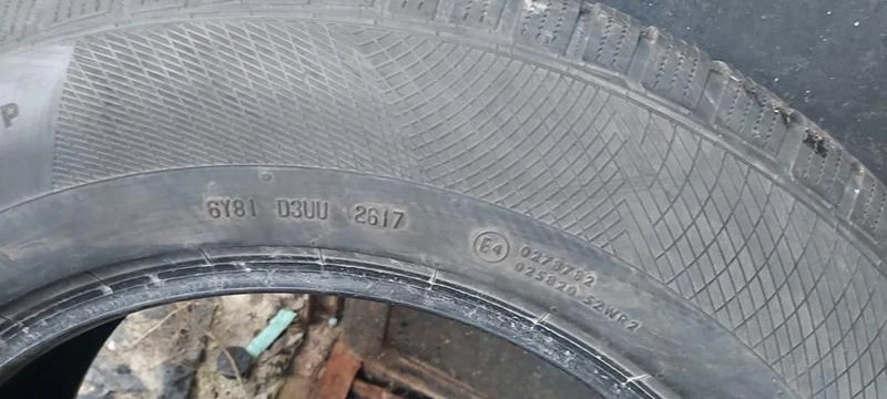 Гуми Зимни 235/65R17, снимка 8 - Гуми и джанти - 31495654