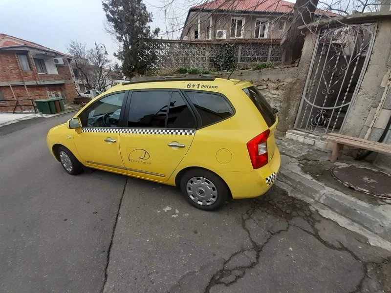 Kia Carens, снимка 4 - Автомобили и джипове - 47556767