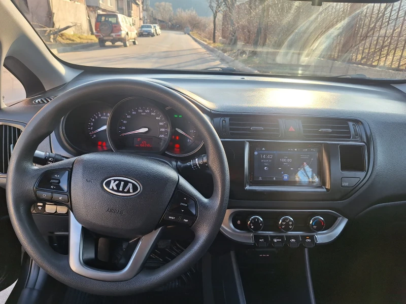 Kia Rio, снимка 8 - Автомобили и джипове - 47309661