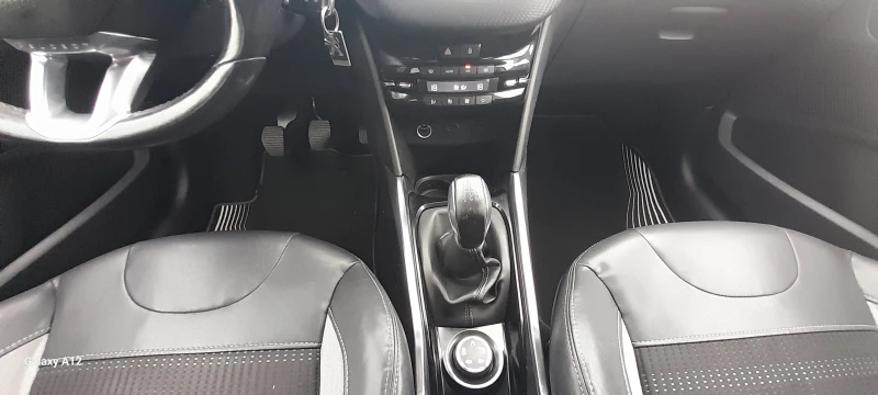 Peugeot 2008 1.6HDI NAVI PANORAMA KOJA, снимка 12 - Автомобили и джипове - 51842206