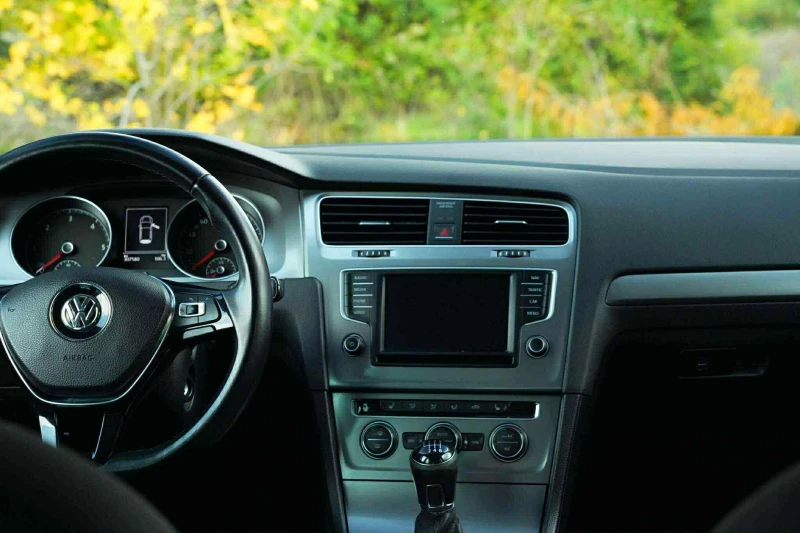 VW Golf, снимка 5 - Автомобили и джипове - 52383860