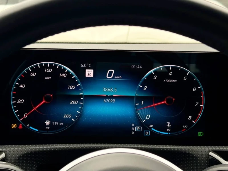 Mercedes-Benz A 220 * * 4MATIC* * Sedan* * AMG Night Package* * , снимка 11 - Автомобили и джипове - 53022390