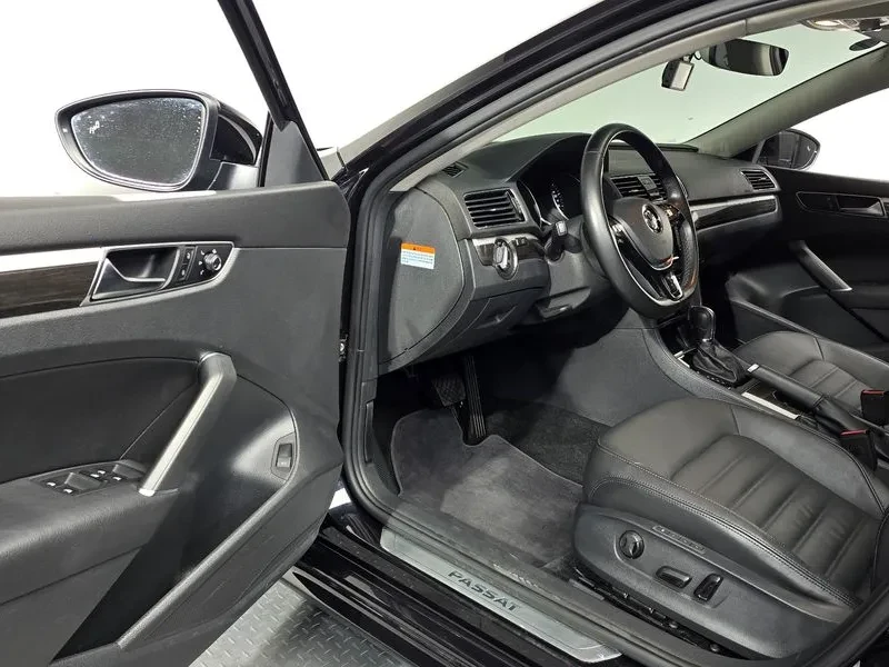 VW Passat 2.0 TSI, снимка 10 - Автомобили и джипове - 55560125