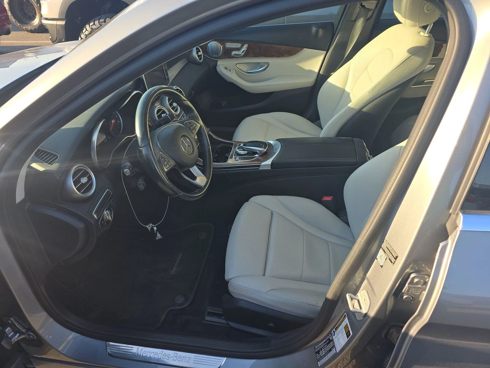 Mercedes-Benz C 300  - изображение 8