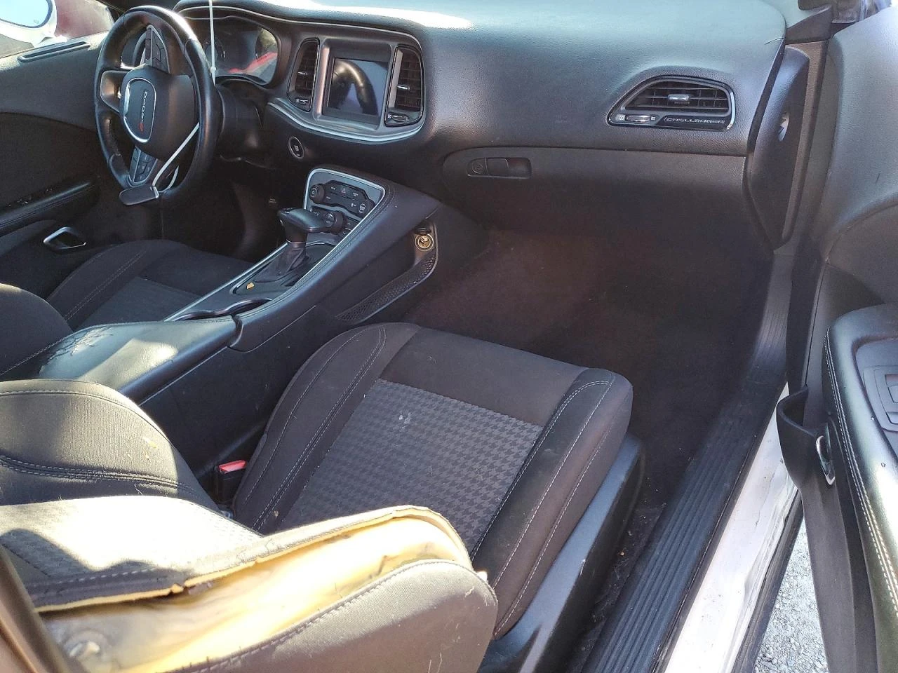 Dodge Challenger SXT RWD 3.6L V6 - изображение 8