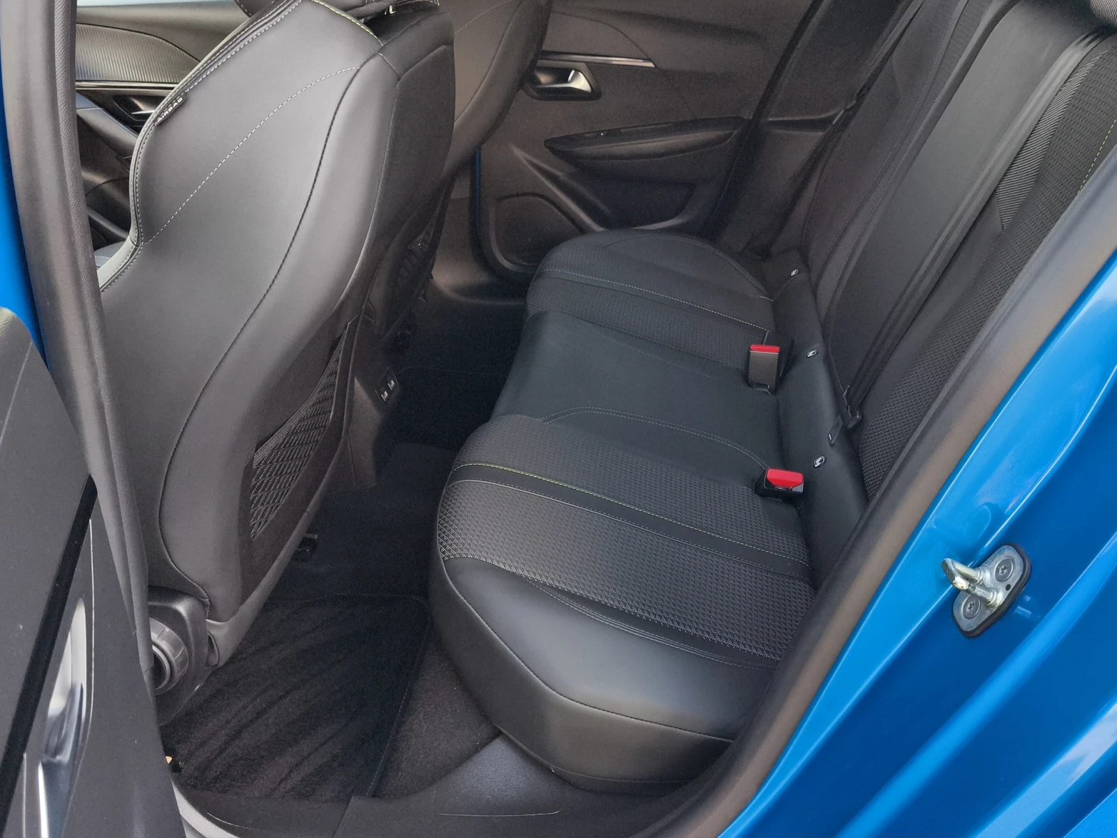 Peugeot 208 New Line Up GT 1.2 PureTech 100 BVM6 // 2209338, снимка 12 - Автомобили и джипове - 54016971