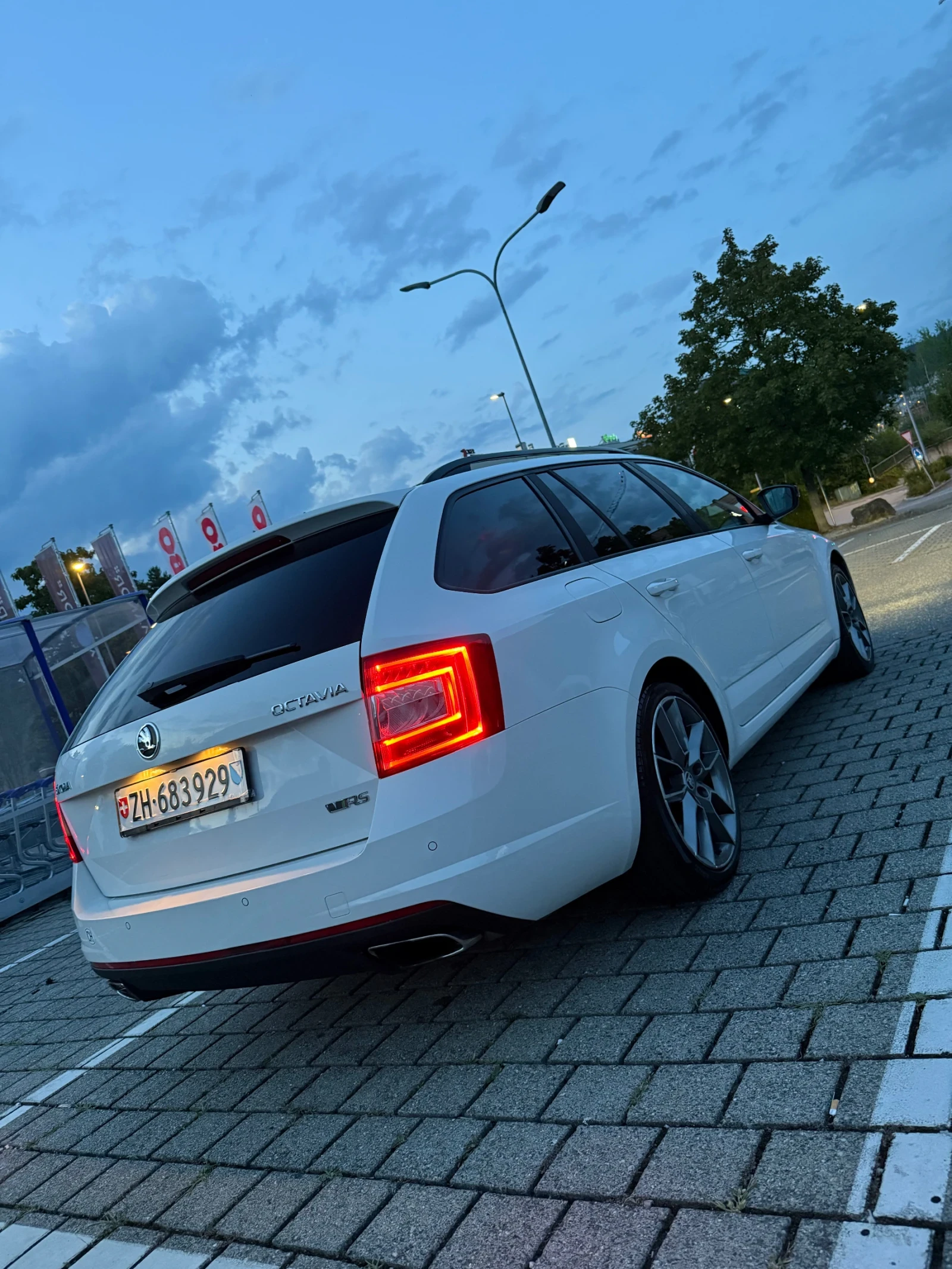 Skoda Octavia Combi VRS, снимка 3 - Автомобили и джипове - 56706440