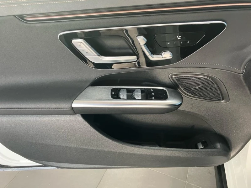 Mercedes-Benz EQE 350* MEMORY* CAM* CARPLAY* LED* , снимка 7 - Автомобили и джипове - 51998686