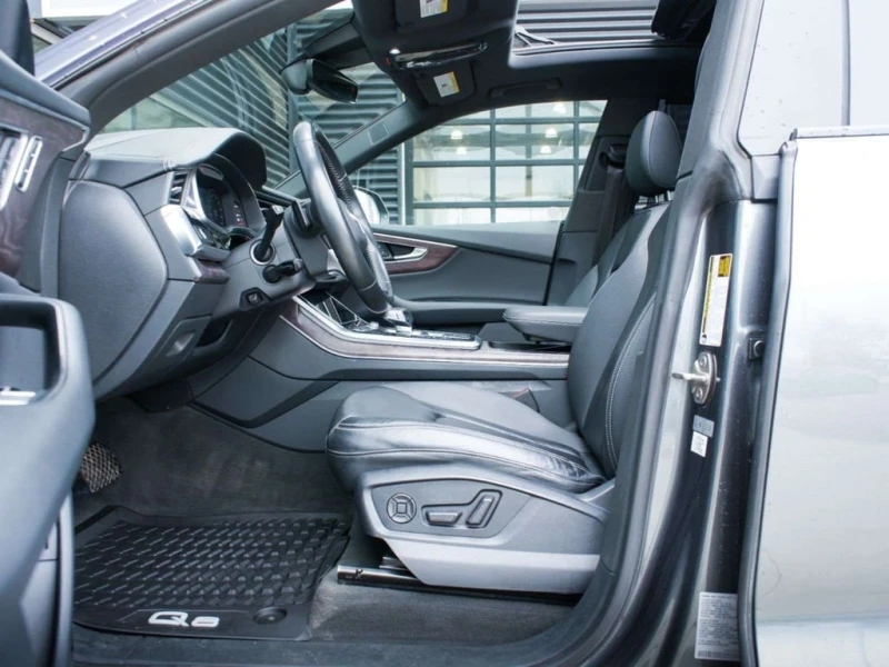 Audi Q8 S Line quattro Prestige  CARFAX, снимка 10 - Автомобили и джипове - 53468504