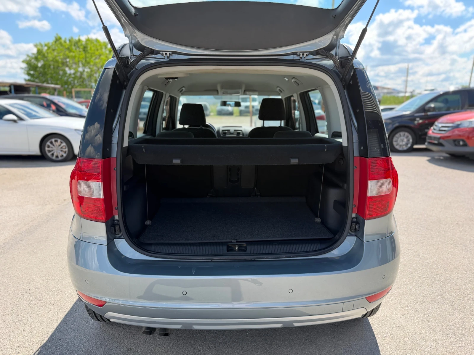 Skoda Yeti 2.0TDI, снимка 15 - Автомобили и джипове - 51826551