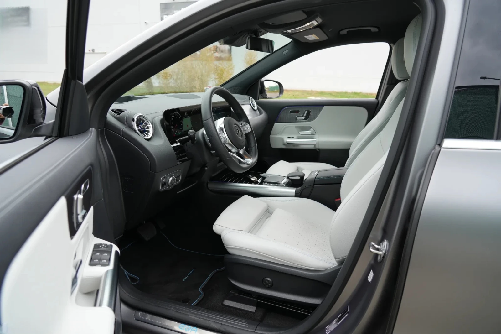 Mercedes-Benz EQA 350 SUV AMG Line 4Matic - изображение 6