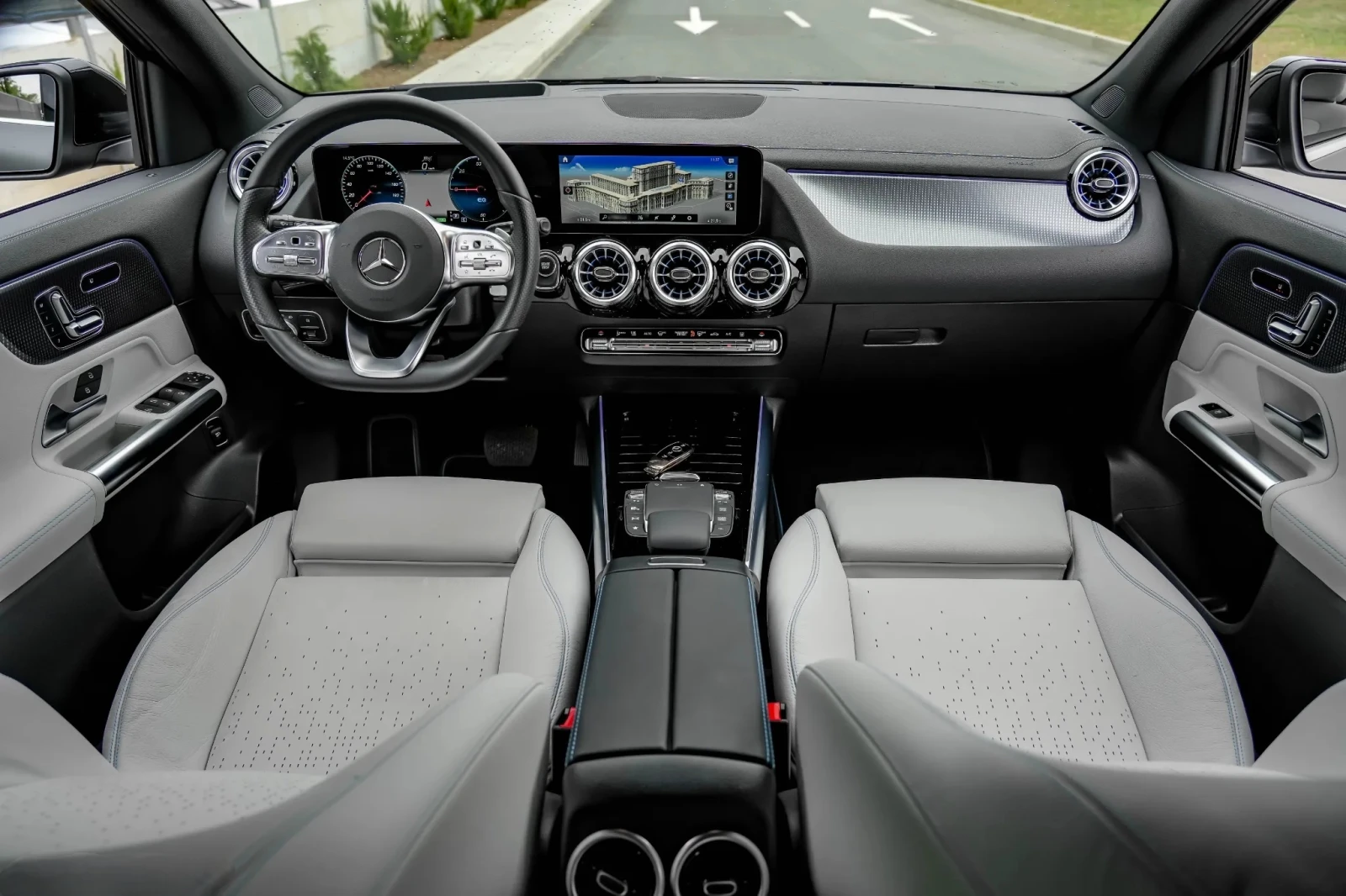 Mercedes-Benz EQA 350 SUV AMG Line 4Matic - изображение 7