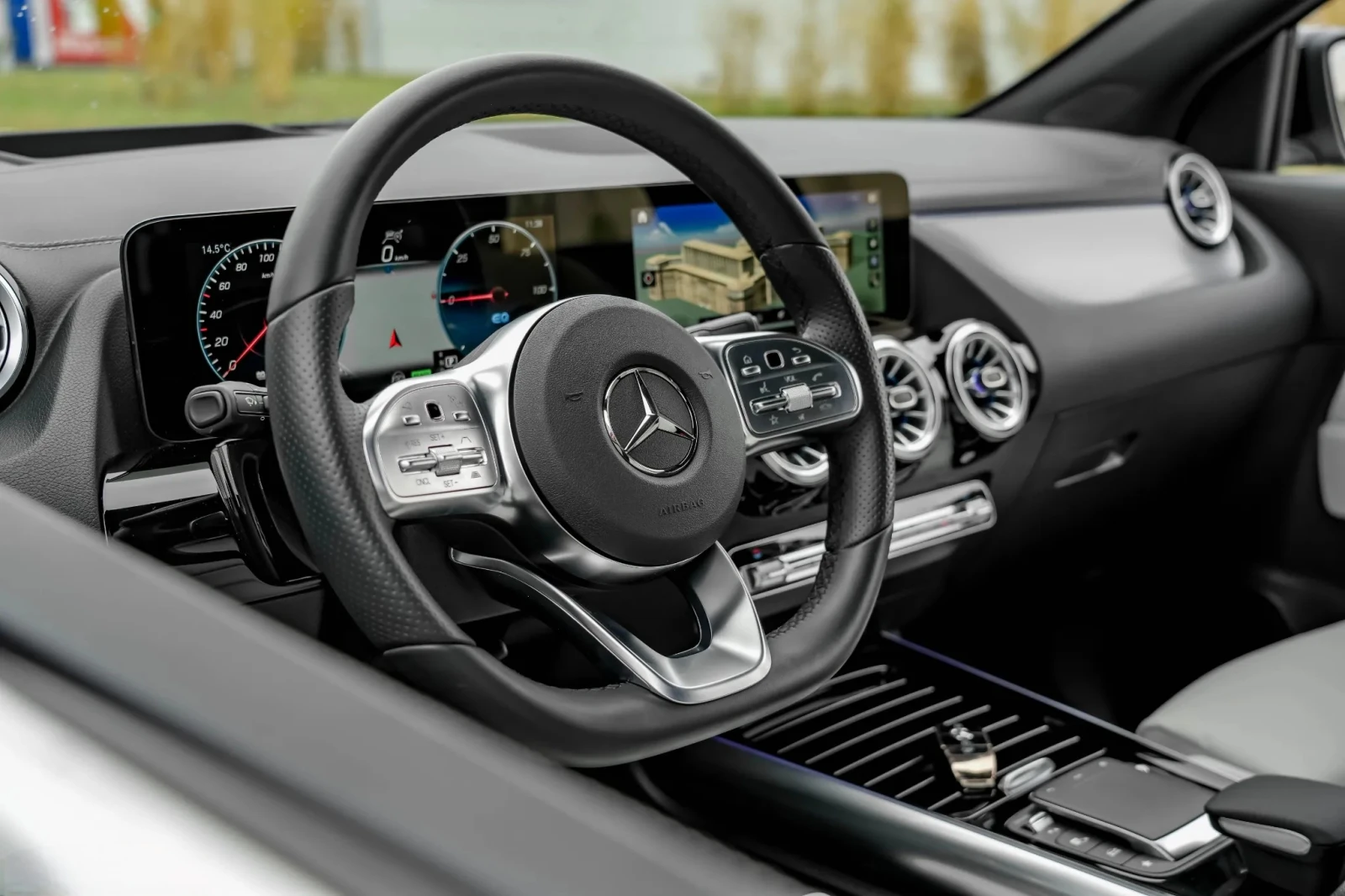 Mercedes-Benz EQA 350 SUV AMG Line 4Matic - изображение 5