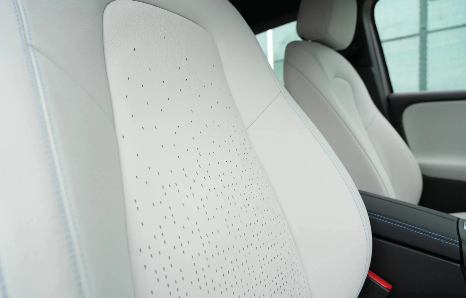 Mercedes-Benz EQA 350 SUV AMG Line 4Matic - изображение 9