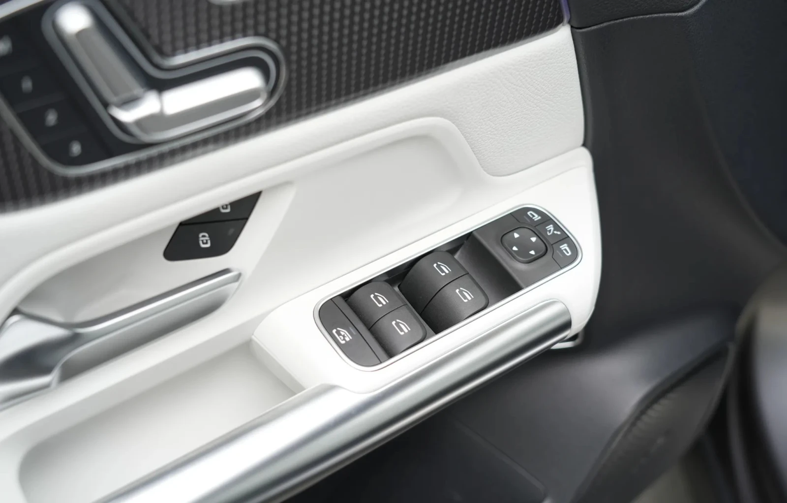 Mercedes-Benz EQA 350 SUV AMG Line 4Matic - изображение 10