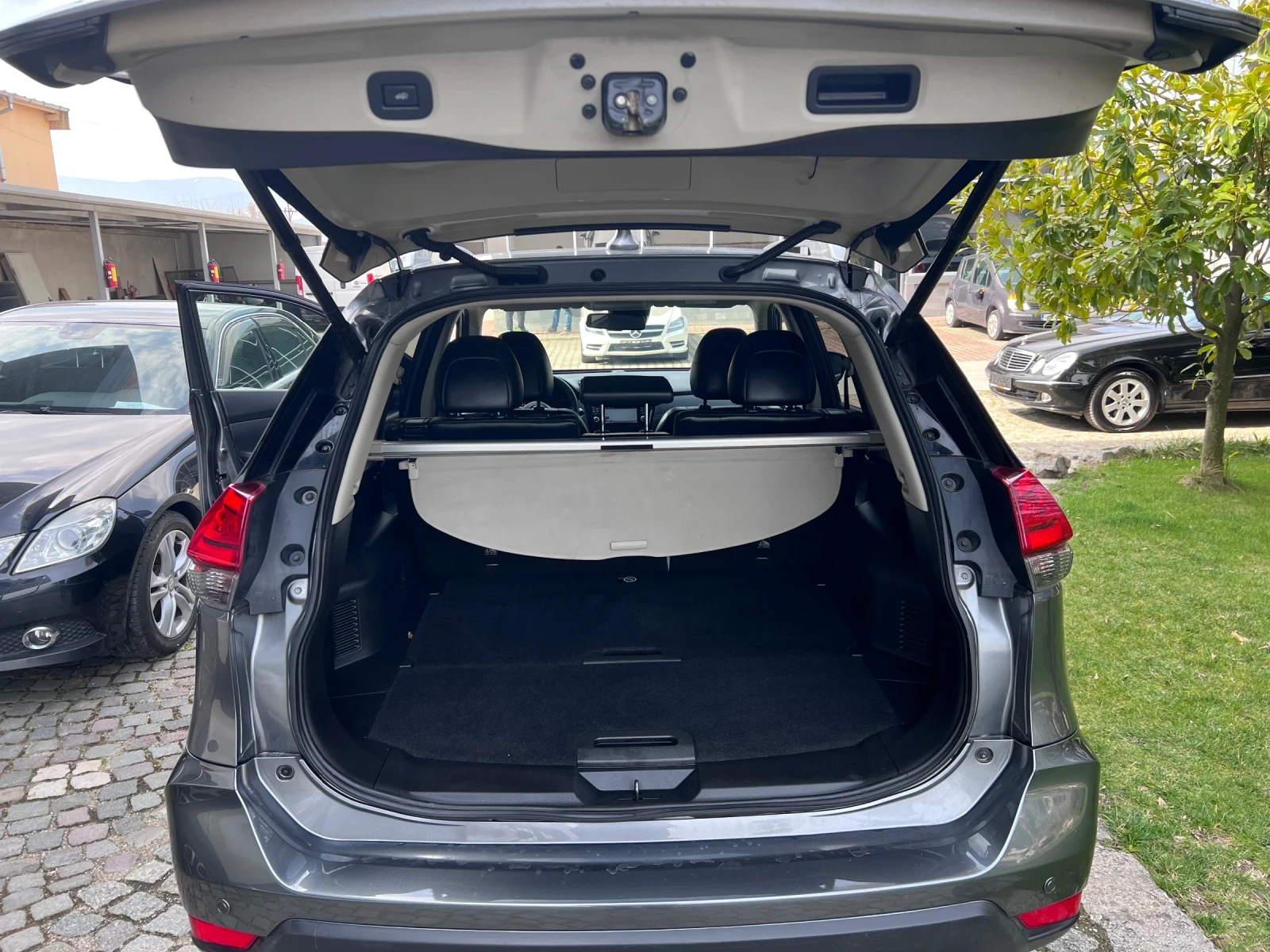 Nissan X-trail 1.7 dci Tekna 4x4 x-tronic Facelift, снимка 11 - Автомобили и джипове - 53983055