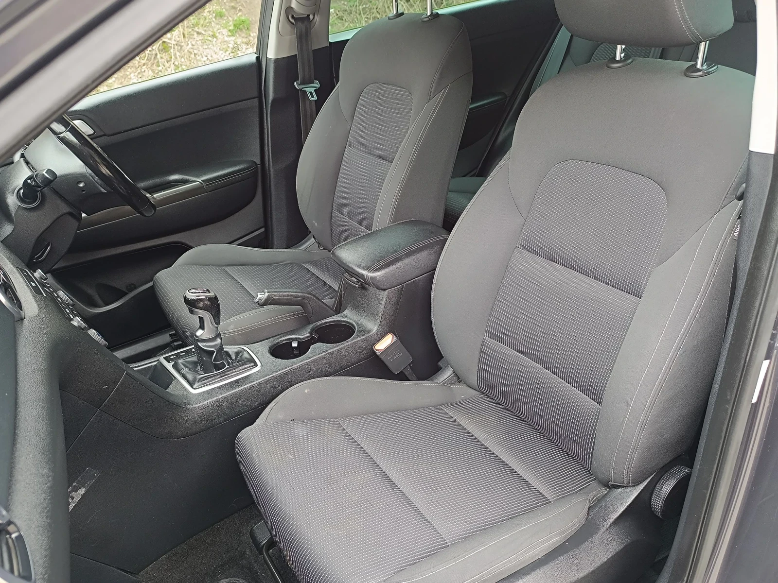 Kia Sportage 1.6 Gdi Euro 6, снимка 8 - Автомобили и джипове - 54267432