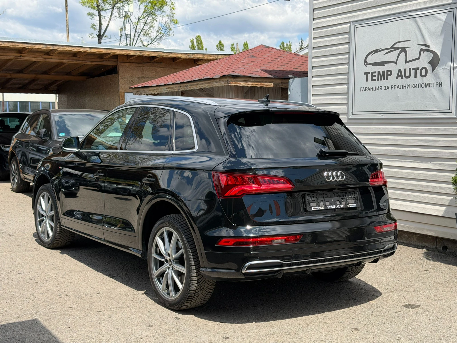 Audi Q5 2.0TDI* S-Line* 190к.с* ПЪЛНА СЕРВИЗНА ИСТОРИЯ В А, снимка 6 - Автомобили и джипове - 54415968