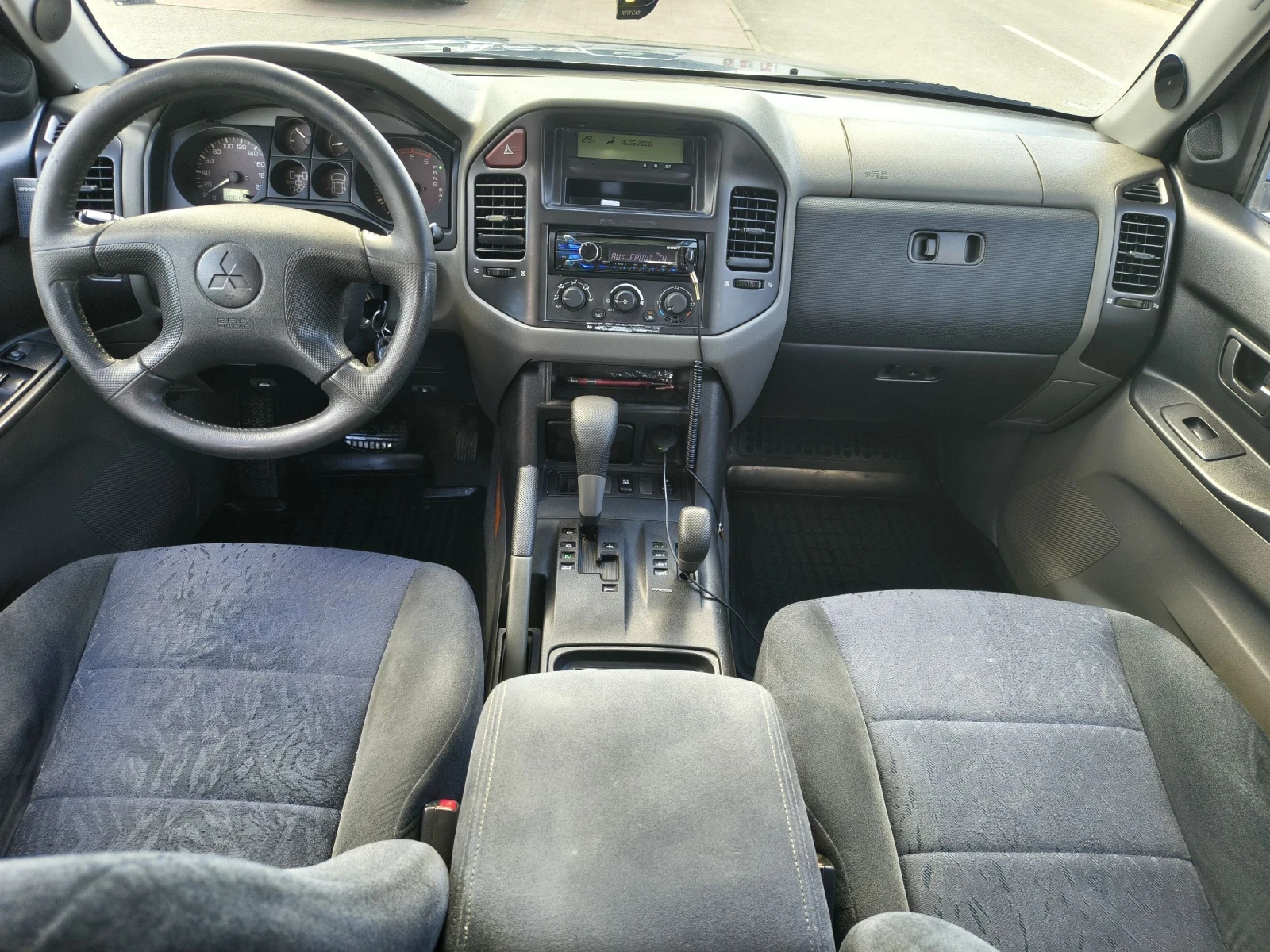 Mitsubishi Pajero 3.2  DiD, снимка 8 - Автомобили и джипове - 55152141