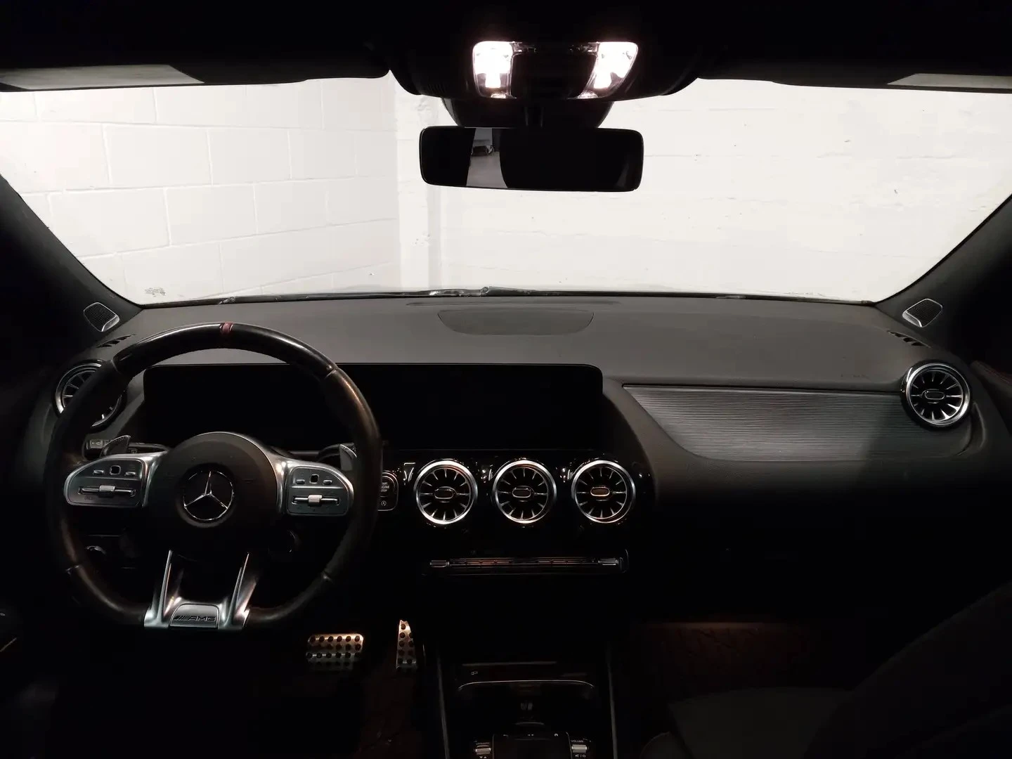 Mercedes-Benz GLA 45 AMG PREMIUM PKG ЦЕНА ДО БЪЛГАРИЯ АВТОКРЕДИТ, снимка 8 - Автомобили и джипове - 55962168