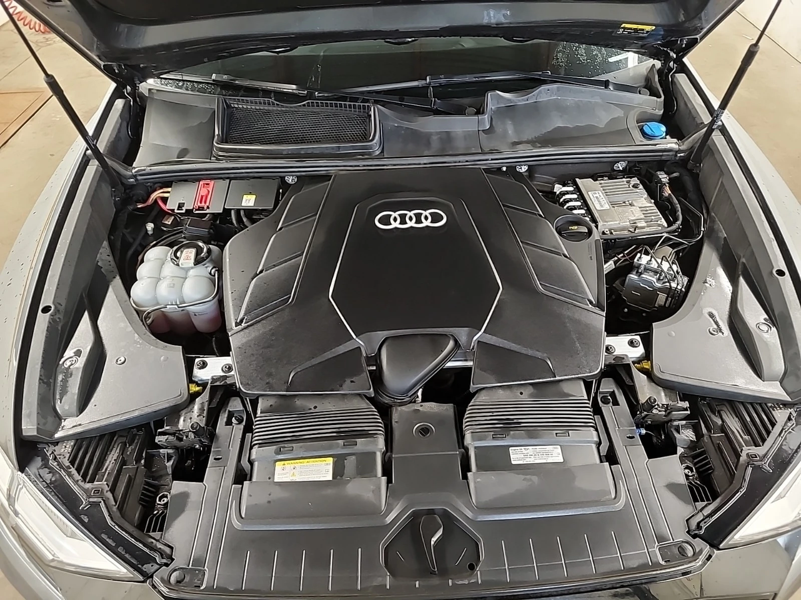Audi Q8 PROGRESSIV/CARFAX/ПРЕДСТАВИТЕЛСТВО, снимка 16 - Автомобили и джипове - 56122368