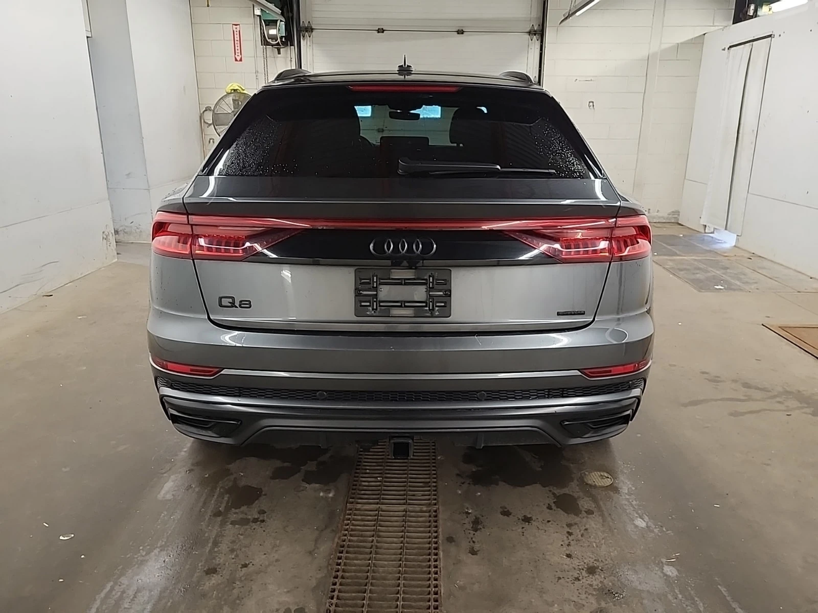 Audi Q8 PROGRESSIV/CARFAX/ПРЕДСТАВИТЕЛСТВО, снимка 17 - Автомобили и джипове - 56122368
