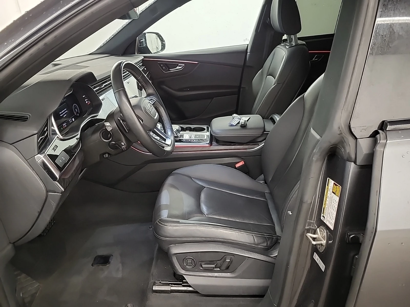 Audi Q8 PROGRESSIV/CARFAX/ПРЕДСТАВИТЕЛСТВО, снимка 5 - Автомобили и джипове - 56122368