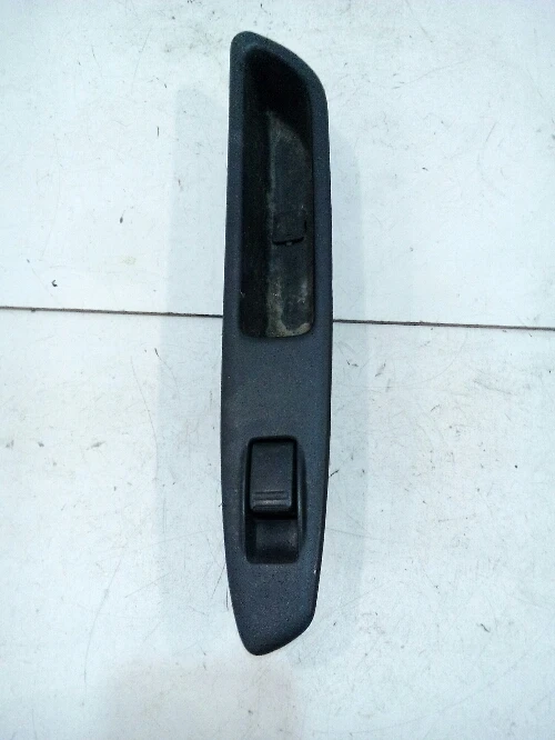 Копче ел.стъкло задно дясно Субару Форестър