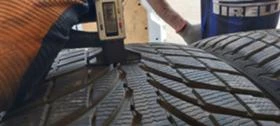 Гуми Зимни 275/45R21, снимка 4