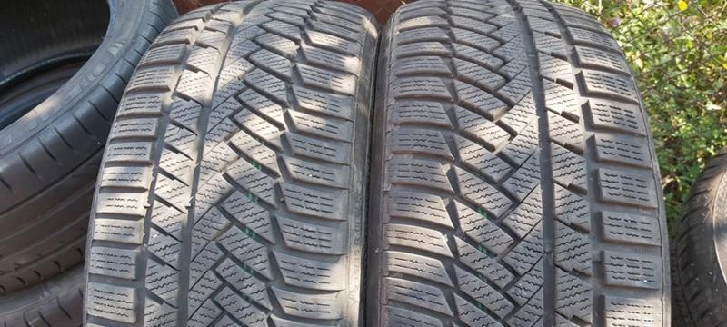 Гуми Зимни 235/35R19, снимка 1 - Гуми и джанти - 29865867