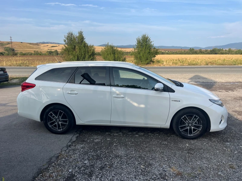 Toyota Auris 1.8 Xibrid Разпродаба!!, снимка 3 - Автомобили и джипове - 46970588