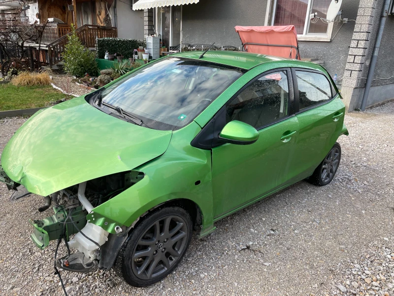 Mazda 2 1.4i, снимка 2 - Автомобили и джипове - 47709267