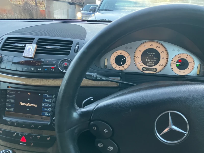 Mercedes-Benz E 320, снимка 3 - Автомобили и джипове - 48684044