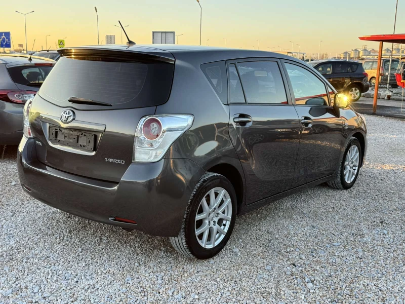 Toyota Verso 2.2D-CAT, снимка 4 - Автомобили и джипове - 48730424