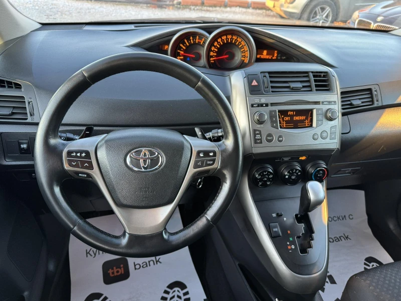 Toyota Verso 2.2D-CAT, снимка 10 - Автомобили и джипове - 48730424