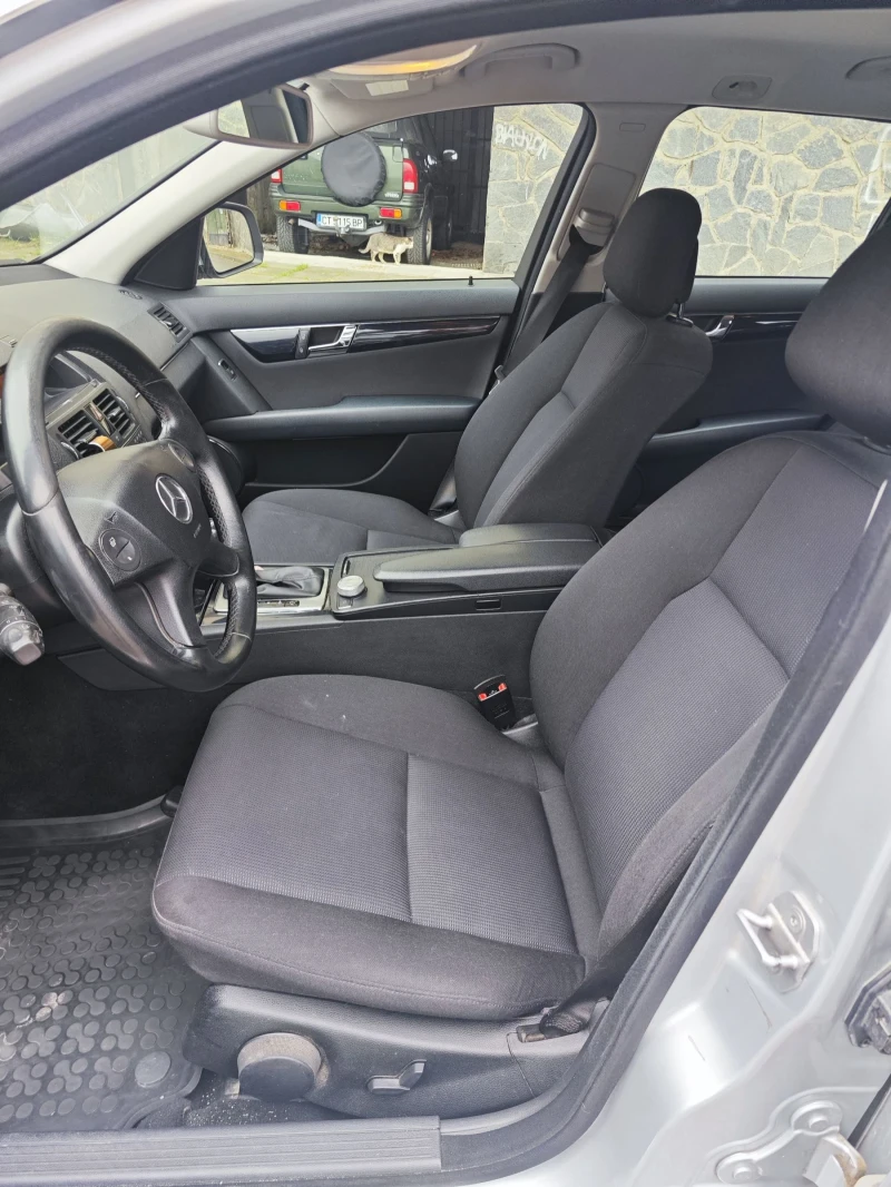 Mercedes-Benz C 220, снимка 8 - Автомобили и джипове - 51063759