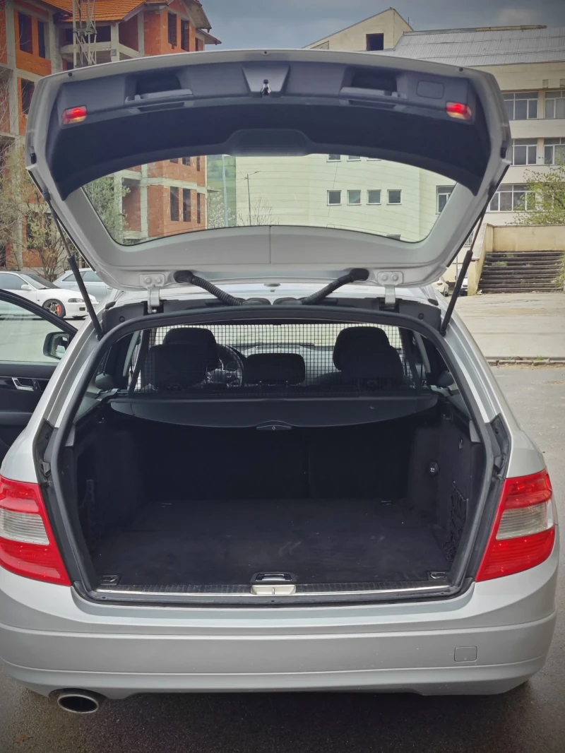 Mercedes-Benz C 220, снимка 11 - Автомобили и джипове - 51063759